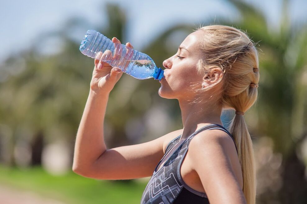 Pirja e mjaftueshme e ujit për të luftuar mbipesha